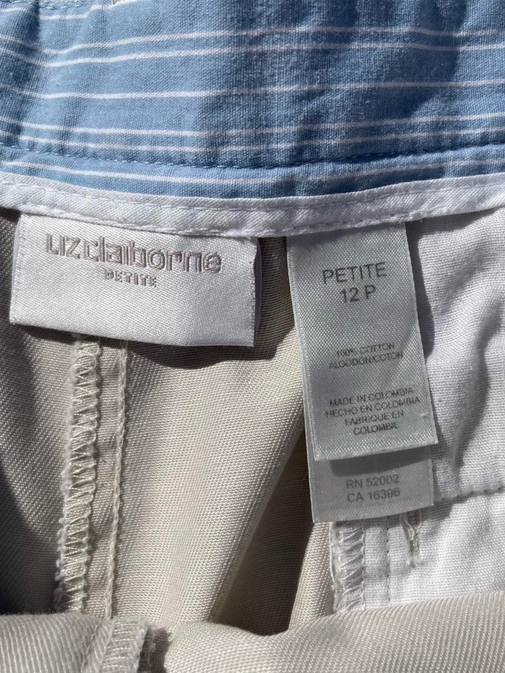 Liz Claiborne Light Cream High-Rise Women's Shorts - Picture 2 of 7